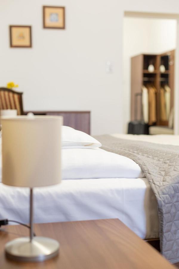 Tercia Hubertus Panzio Bed & Breakfast โชพรอน ภายนอก รูปภาพ