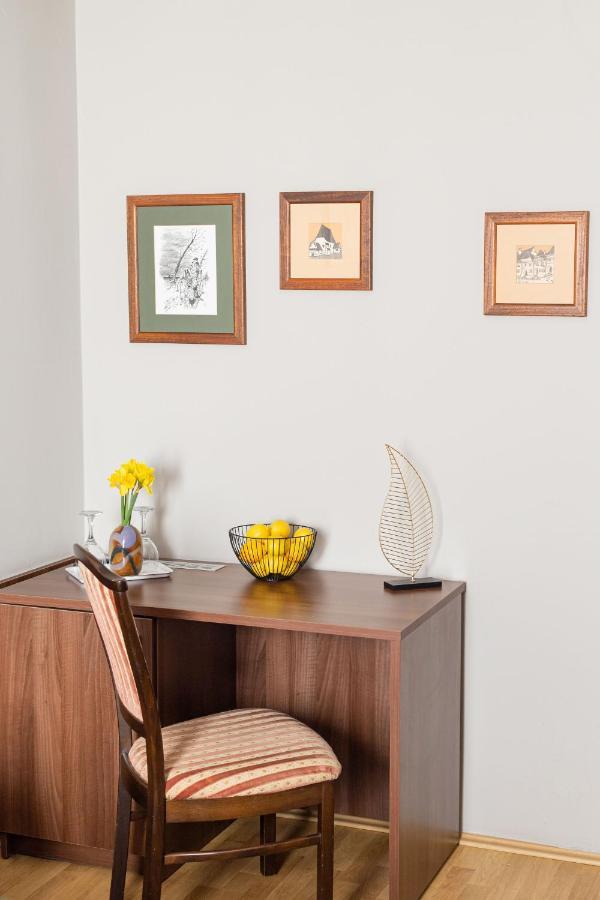 Tercia Hubertus Panzio Bed & Breakfast โชพรอน ภายนอก รูปภาพ