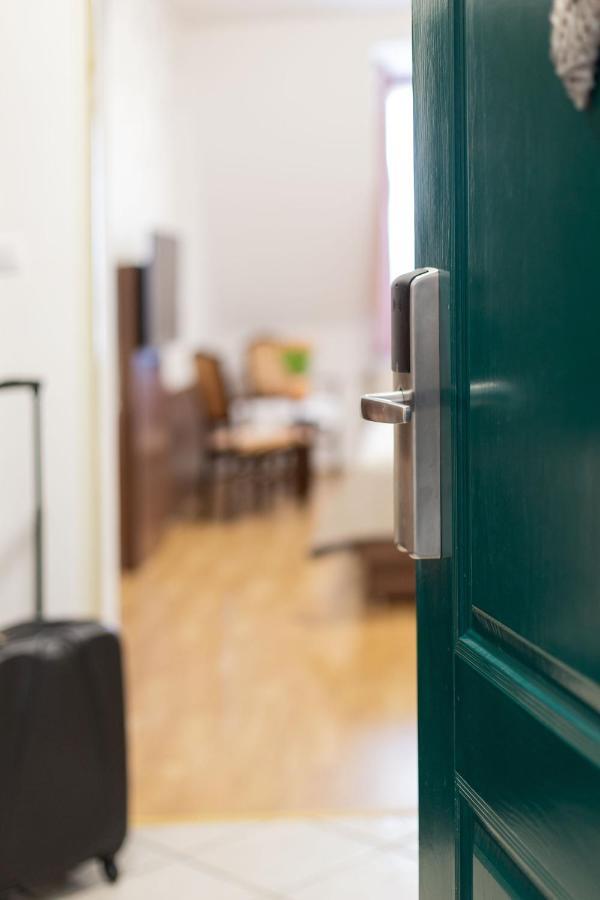 Tercia Hubertus Panzio Bed & Breakfast โชพรอน ภายนอก รูปภาพ