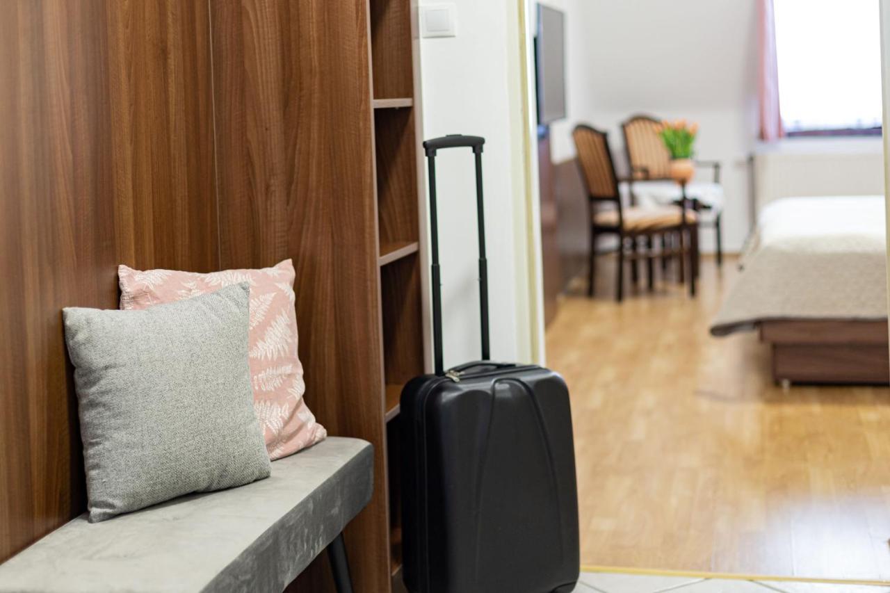 Tercia Hubertus Panzio Bed & Breakfast โชพรอน ภายนอก รูปภาพ