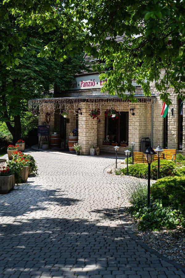 Tercia Hubertus Panzio Bed & Breakfast โชพรอน ภายนอก รูปภาพ